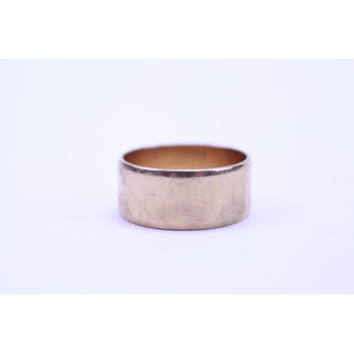 150 - A 9ct Gold Wedding Band. Total weight: approx 7.3 grams. Size X.