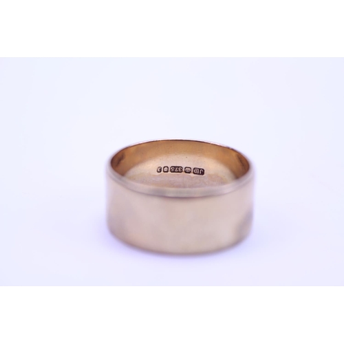 150 - A 9ct Gold Wedding Band. Total weight: approx 7.3 grams. Size X.