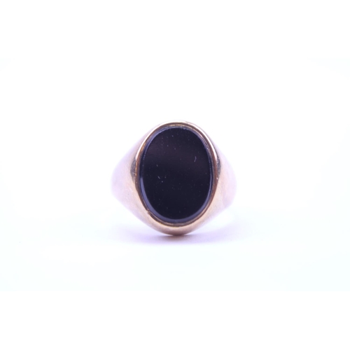 151 - A 9ct Gold Onyx Set Signet Ring. Weight approx 8.4 grams. Size approx V.