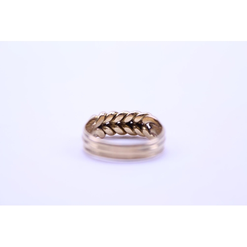 157 - An 18ct Gold Rope design Ring. Total weight: 6.5 grams. Size approx Q.