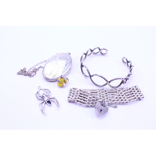 171 - A quantity of Silver jewellery to include pendant, locket, etc.