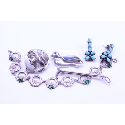 181 - A quantity of Silver jewellery to include brooches, etc.