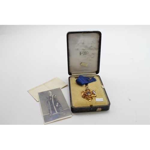 115 - A 9 carat Gold and Enamelled Mayoral Replica Pendant for Salford, Birmingham 1947, in Original Box. ... 