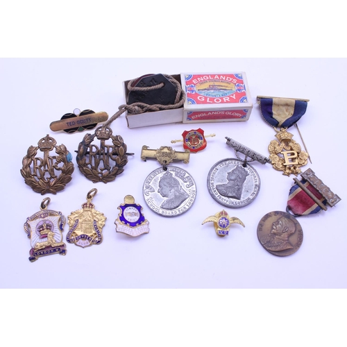 374 - 2 x R.A.F. Cap Badges, R.A.F. VR Pin in Blue, R.A.F. Tags,  1911 London Exhibition enamelled Badge, ... 