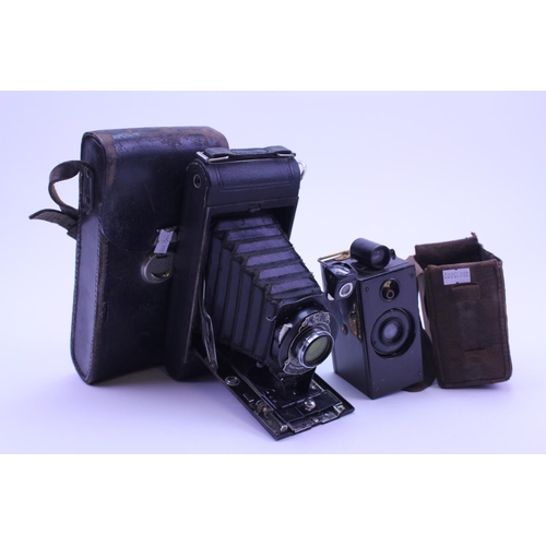 731 - An Ilex Ansco Cinematic F.6.3, Ansco Memo TB100, 50, 25. Ilex 16 to 3F, Wooden Cased Camera in Leath... 