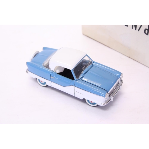 160 - A Franklin Mint 1956 Nash Metropolitan finished in Light Blue & White. The model appears to be in Mi... 