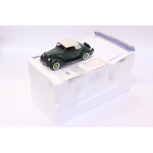 151 - A Franklin Mint 1936 Ford Cabriolet finished in Green. Model appears Mint apart from missing drivers... 