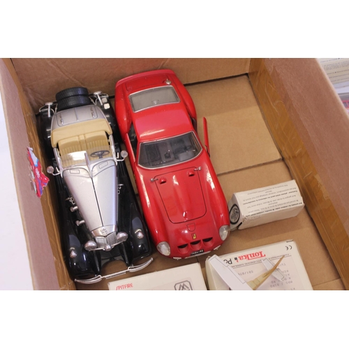 100 - A Collection of various Boxed & Unboxed Diecast models to include 2 Burago 1/18th Scale Models, EFE ... 