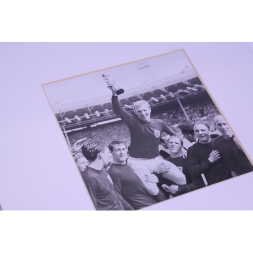 564 - A 1966 England World Cup Coloured Photograph of the Winning Team with facsimile Signatures on the bo... 