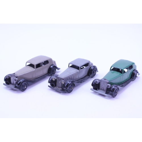 66 - 3 x 1940s Dinky Models to include 2 x Daimlers, one in Green & one in Fawn along with a Rover in Gre... 