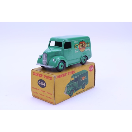 48 - A Boxed Dinky No: 454 