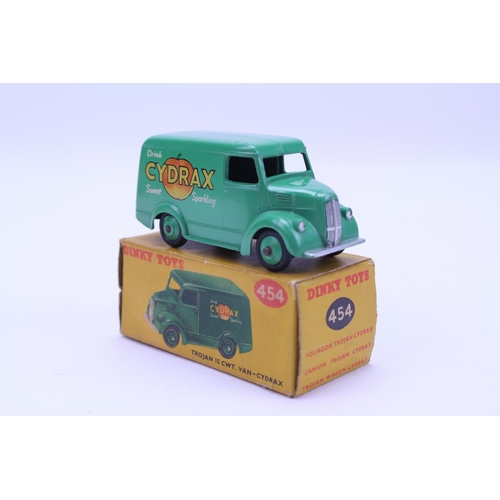 48 - A Boxed Dinky No: 454 