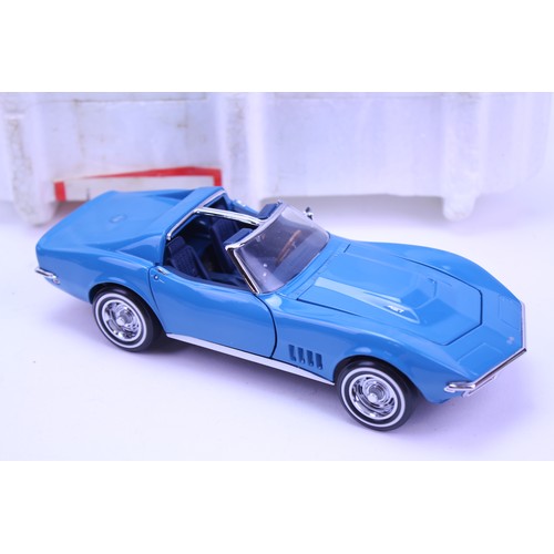 147 - A Franklin Mint Chevrolet Corvette Stingray in Light Blue. The model appears Mint apart from missing... 