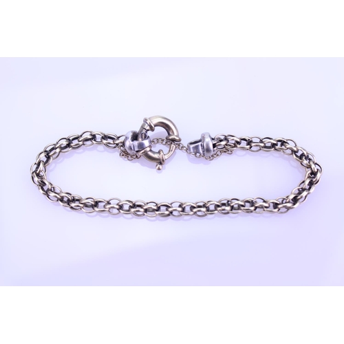 260 - A 9ct Gold double link bracelet (clasp broken). Weight approximately 16.7g.