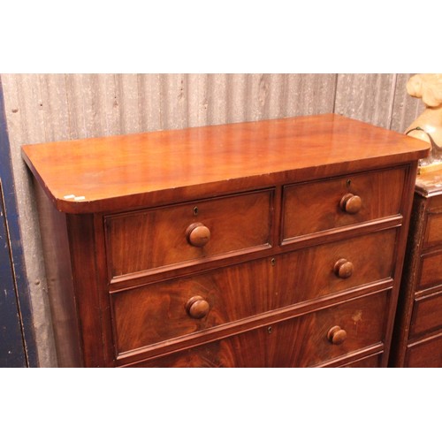 615 - A Large Mahogany Chest of Drawers with Two Small Drawers over Three Large Drawers. Measuring: 115cms... 