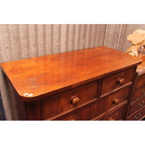 615 - A Large Mahogany Chest of Drawers with Two Small Drawers over Three Large Drawers. Measuring: 115cms... 