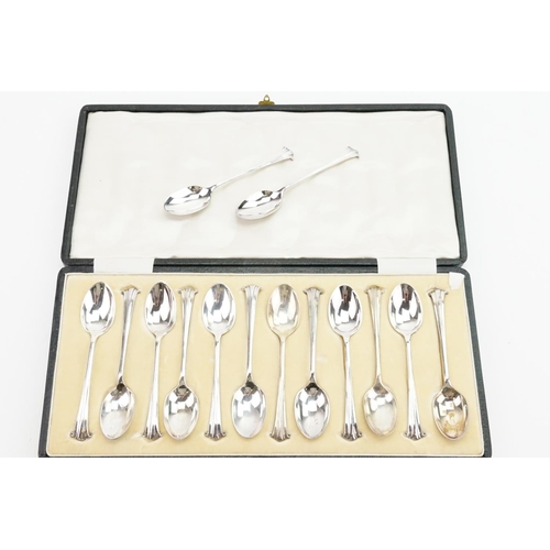 75 - 13 x Albany patterned Golf Club Silver Spoons in a fitted case. Total weight approx: 198 grams.