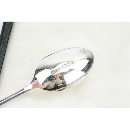 75 - 13 x Albany patterned Golf Club Silver Spoons in a fitted case. Total weight approx: 198 grams.