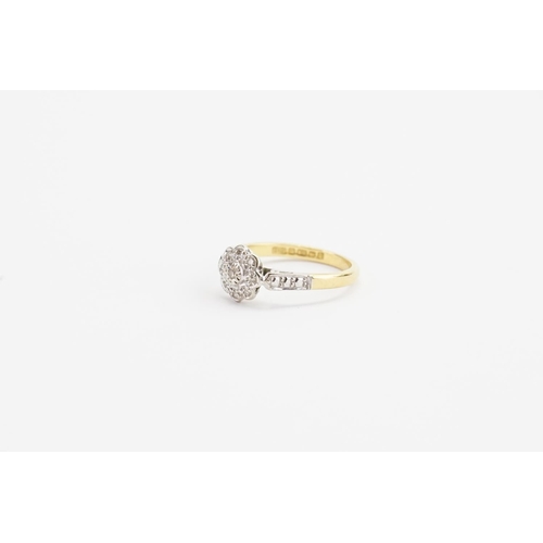 262D - An 18ct Gold H.S marked diamond ring, with platinum mount. Size approx N. Total weight 3.3g.