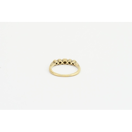 84 - A Gold Ring mounted with 5 Collett mounted Diamonds. Weighing: 2.6 grams.