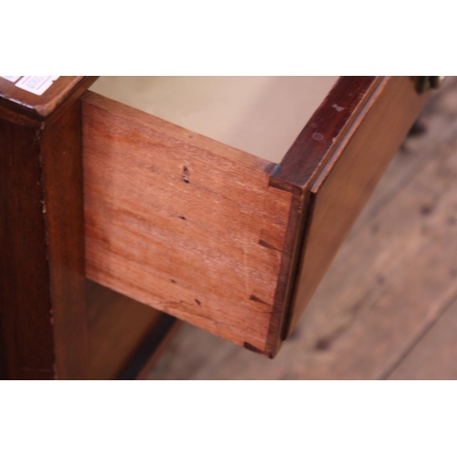 489 - An Edwardian style Mahogany Dressing Table fitted with a Swing Frame Mirror, Drawers & resting of Sq... 