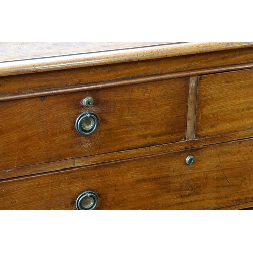 522 - A Victorian Mahogany Straight Front Chest of Two Short over Three Long Drawers & Column Sides. Measu... 