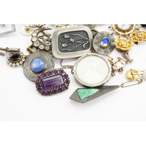 183 - A Collection of Jewellery to include Swiss Bead Jewellery, Silver Frame, Pewter embossed Jewellery, ... 