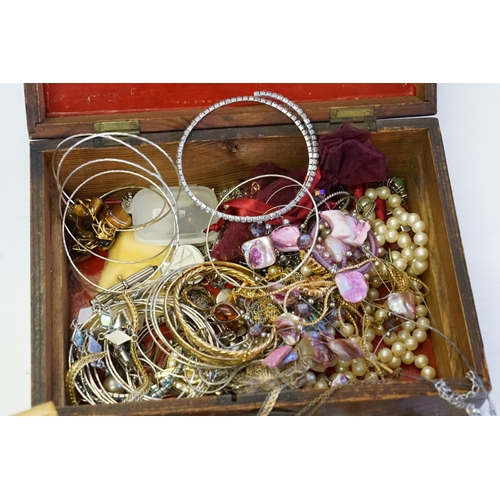 189 - A Wooden Box containing a quantity of Costume Jewellery.