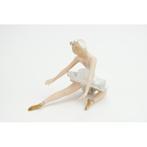 828 - A Wallendorf 1764 Ballerina Figurine. Made in Germany. Standing: 16cms. (AF).