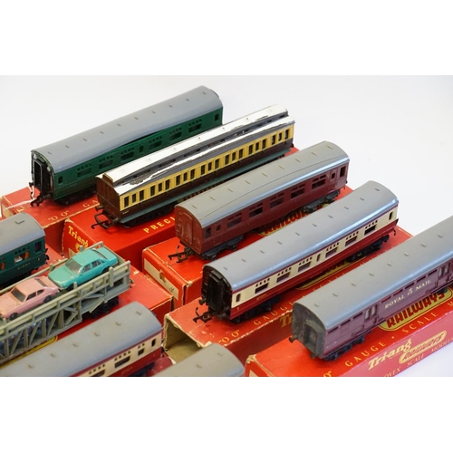 174 - 10 x Tri-ang Railways Wagons & Carriages to include R22 