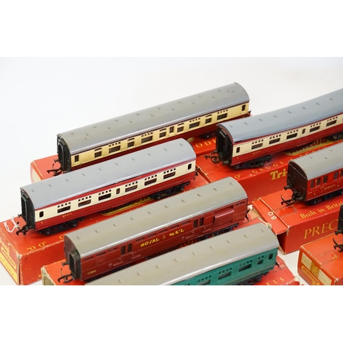 181 - 8 x Boxed Tri-ang Railways Coaches to include R221 