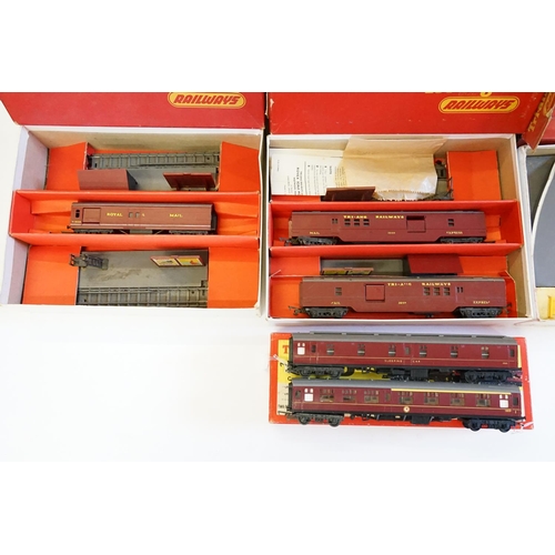 219 - A Collection of Tri-ang Railways Accessories to include R23 