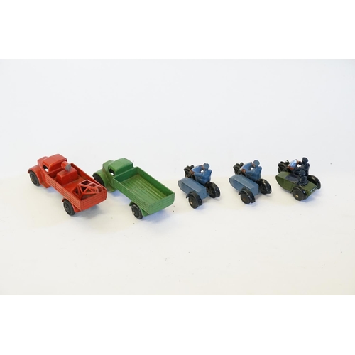 276 - A Tray of 1940s/1950s Dinky Toys to include 30e - Breakdown Truck, 30j - Auction Wagon, 2 x 43b - RA... 