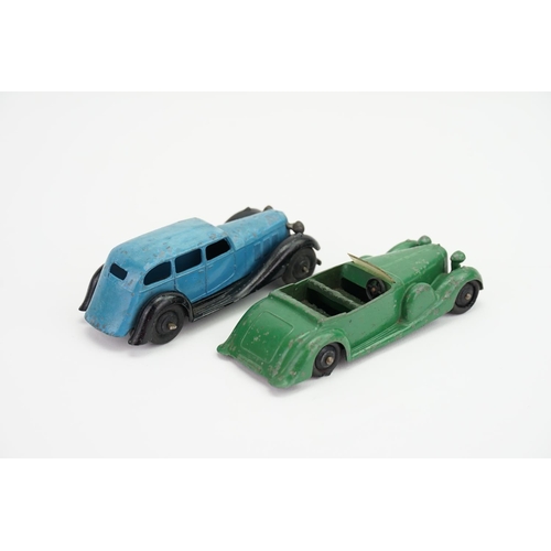 359 - A Pair of 1940s Dinky Cars to include 38c 