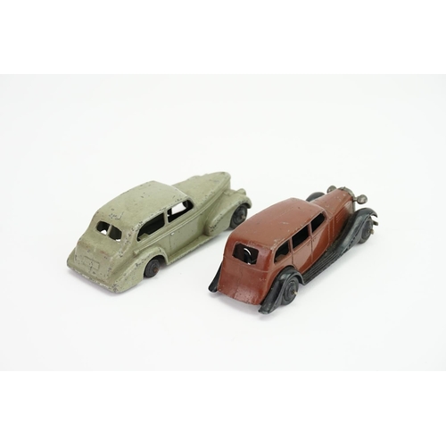 360 - A Pair of 1940s Dinky Cars to include 38d 