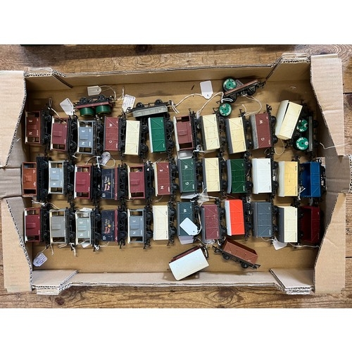 171 - A Large Tray of around 40 Tri-ang Railways Unboxed Wagons, all in Excellent Condition.