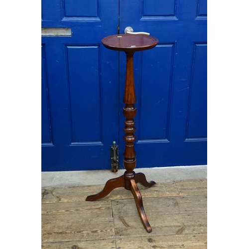 588 - A Reproduction Mahogany Jardiniere Stand with a turned Column & a Tripod Base. Measuring: 100cms Hig... 