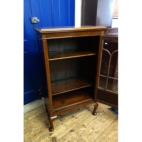 591 - An Edwardian Mahogany Astragal Glazed Display Cabinet with fitted shelves. Measuring: 123cm H x 71 W... 