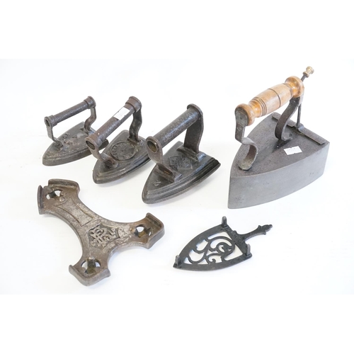 368 - A Victorian iron with a lift up back, two trivets and collar and cuff iron and flat iron. (4 in tota... 