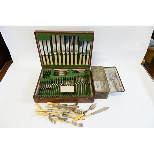 86 - A Canteen of Silver Plated/Stainless Steel Sheffield Made Cutlery Set in an Oak Case for 6 people wi... 