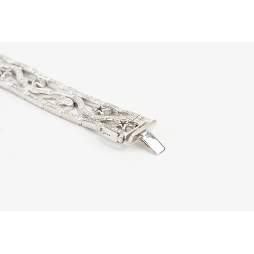 105 - A Lovely 18ct White Gold Diamond Bracelet set with love hearts & Stars. Measuring: 18cms Long. Weigh... 