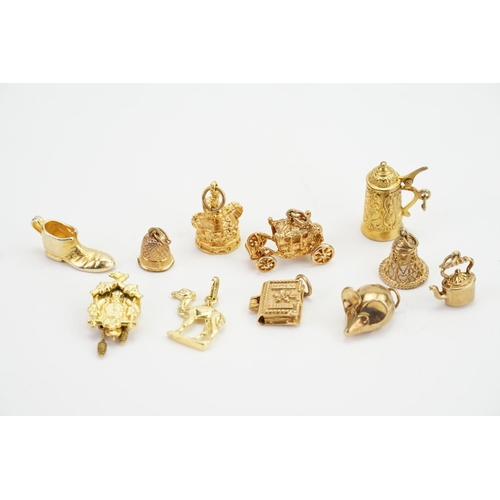 107 - A quantity of Vintage Gold Charms.