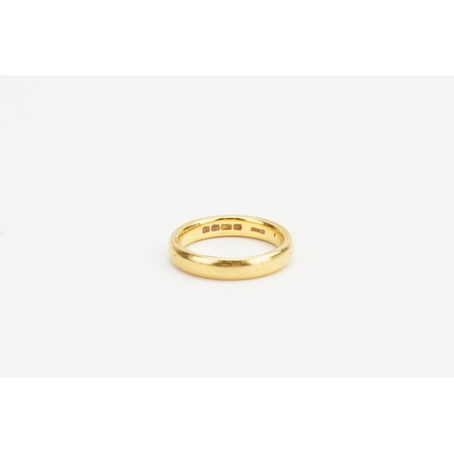 122 - A Ladies 22ct Gold Wedding Ring. Weighing: 7.3 grams.