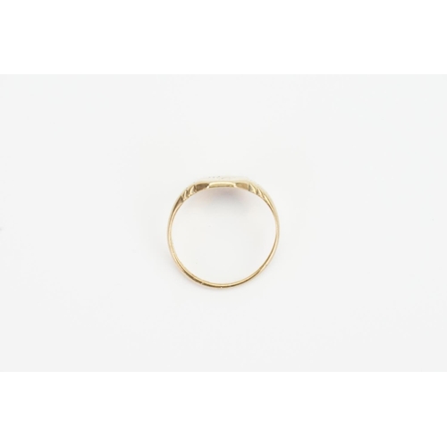 123 - A Gentleman's 9ct Gold Signet Ring. Weighing: 4.5 grams.