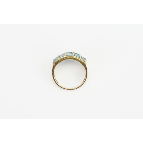 133 - A 9ct Gold Ring set with 15 Dark Blue stones. Size O. Weight: 4.4g.