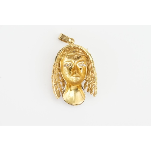 159 - An 18ct Gold Cleopatra pendant set with paste stones. Weight approx. 14.3g. Size 3.6cm x 2.5cm.