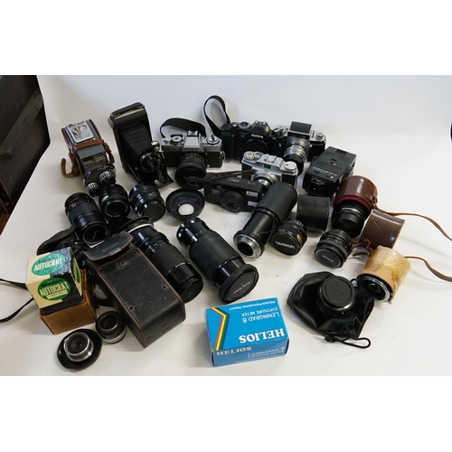 343 - A large collection of camera equipment including Holiday II, Minolta XGM, EXA, Konica and various le... 