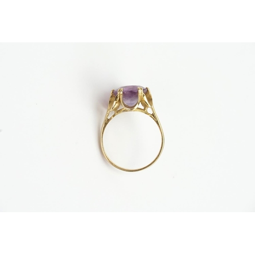 70 - A 9ct Gold Large Oval Amethyst set Ring. Size: 10.2mm x 12mm.. Weight: 3.4 grams. Size P.