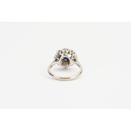 92 - A 18ct White Gold Diamond and Sapphire set Floral Ring, set with a 1ct Sapphire & 8 0.10ct Diamonds.... 