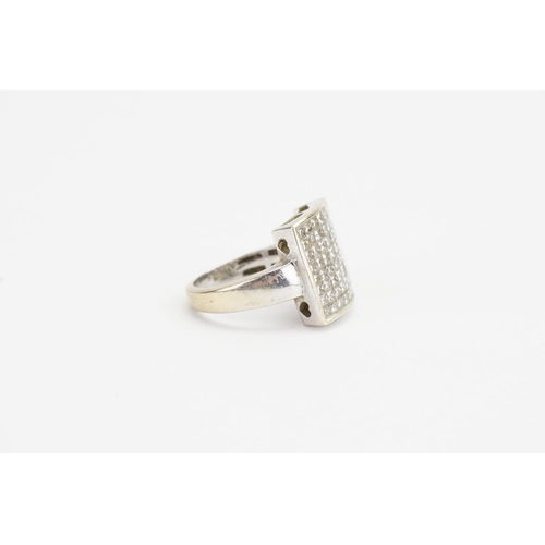 161 - An 18ct Gold Diamond Ring in a Square Setting. Size N. Weight: 9.7 grams.